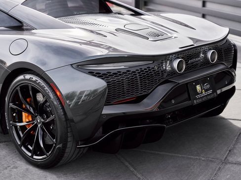 Used 2023 McLaren Artura image 10