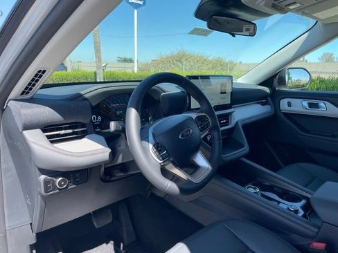 New 2026 Ford Explorer Active w/ Active Comfort Package RWD image 9