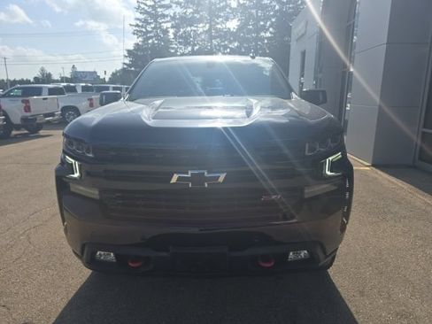 Used 2021 Chevrolet Silverado 1500 LT Trail Boss w/ Convenience Package II AWD/4WD image 2