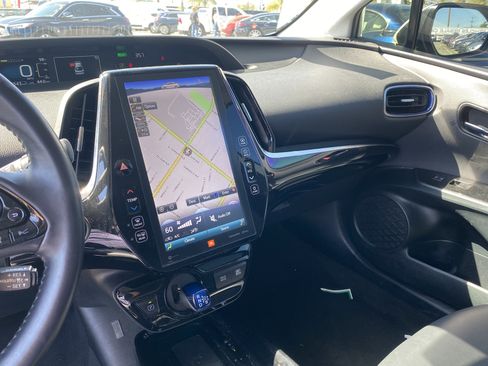 Used 2022 Toyota Prius Limited FWD image 11