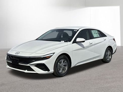 New 2026 Hyundai Elantra SE w/ Cargo Package FWD image 32