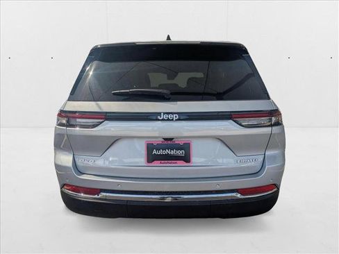 New 2025 Jeep Grand Cherokee Limited image 12