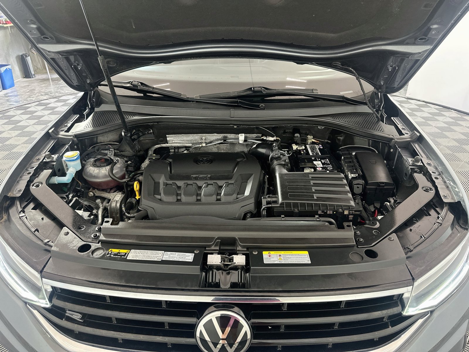Used 2022 Volkswagen Tiguan SE R-Line AWD/4WD image 30
