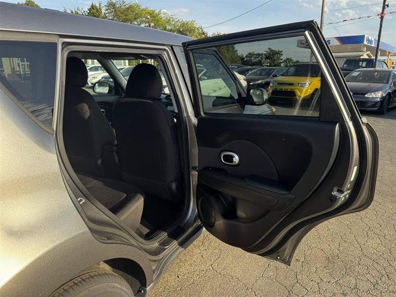 Used 2016 Kia Soul FWD image 10