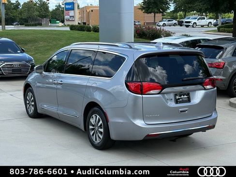 Used 2020 Chrysler Pacifica Touring-L Plus w/ Advanced Safetytec Group FWD image 10