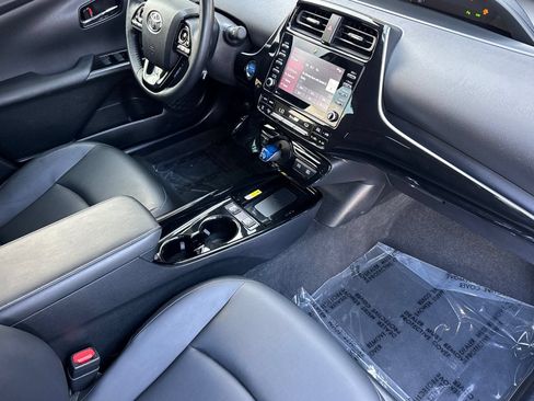 Used 2021 Toyota Prius XLE AWD/4WD image 16