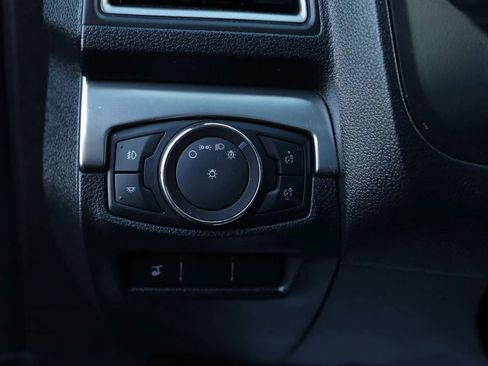 Used 2018 Ford Explorer XLT w/ Equipment Group 201A FWD image 17