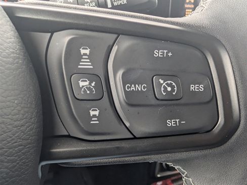 Used 2025 Jeep Wrangler Unlimited Rubicon w/ Technology Group image 24