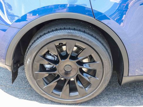 Used 2023 Tesla Model Y Long Range AWD/4WD image 8