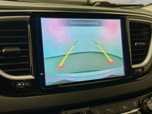 Used 2024 Chrysler Pacifica Touring-L FWD image 22