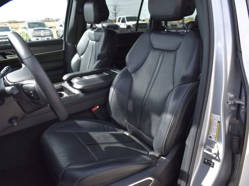 Used 2024 Jeep Wagoneer L Series II w/ Flexible Seating Group image 13
