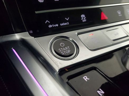 Used 2024 Audi Q8 e-tron Prestige image 32