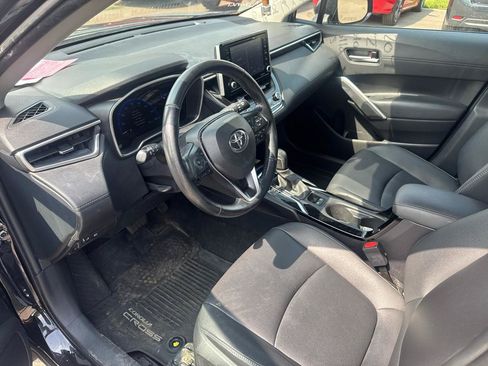 Used 2022 Toyota Corolla Cross XLE w/ Convenience Package AWD/4WD image 9