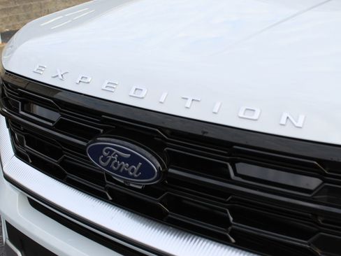 New 2025 Ford Expedition Max Platinum w/ Driver's Package image 9