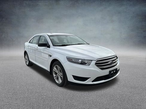 Used 2017 Ford Taurus SE image 8