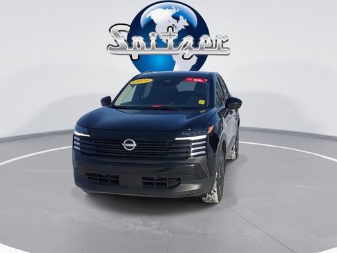 Used 2025 Nissan Kicks SV image 3