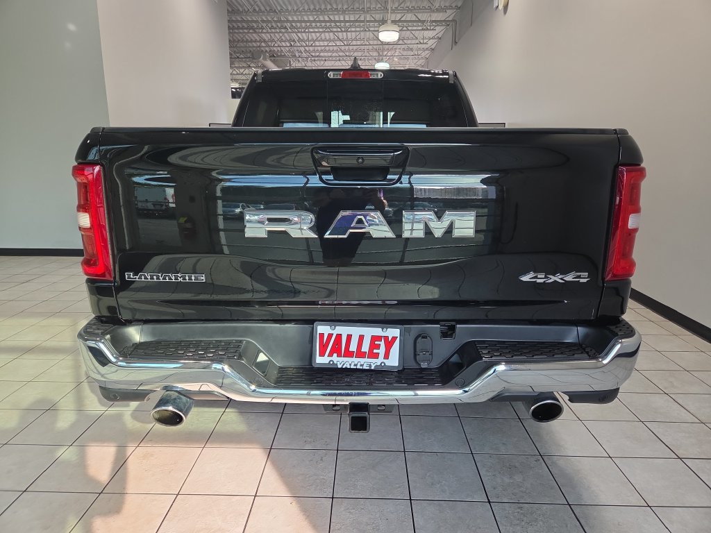 Used 2026 RAM 1500 Laramie AWD/4WD image 7