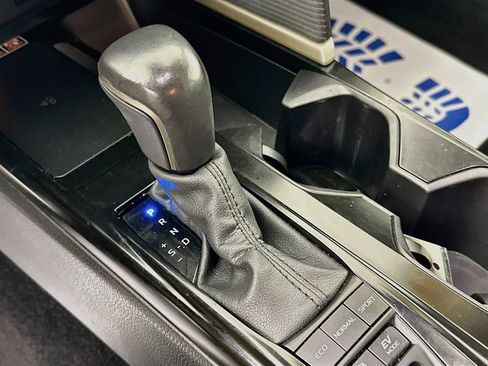 Used 2025 Toyota Camry SE FWD image 24