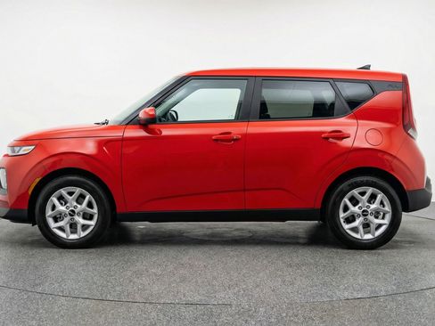 Used 2025 Kia Soul LX w/ LX Technology Package image 5