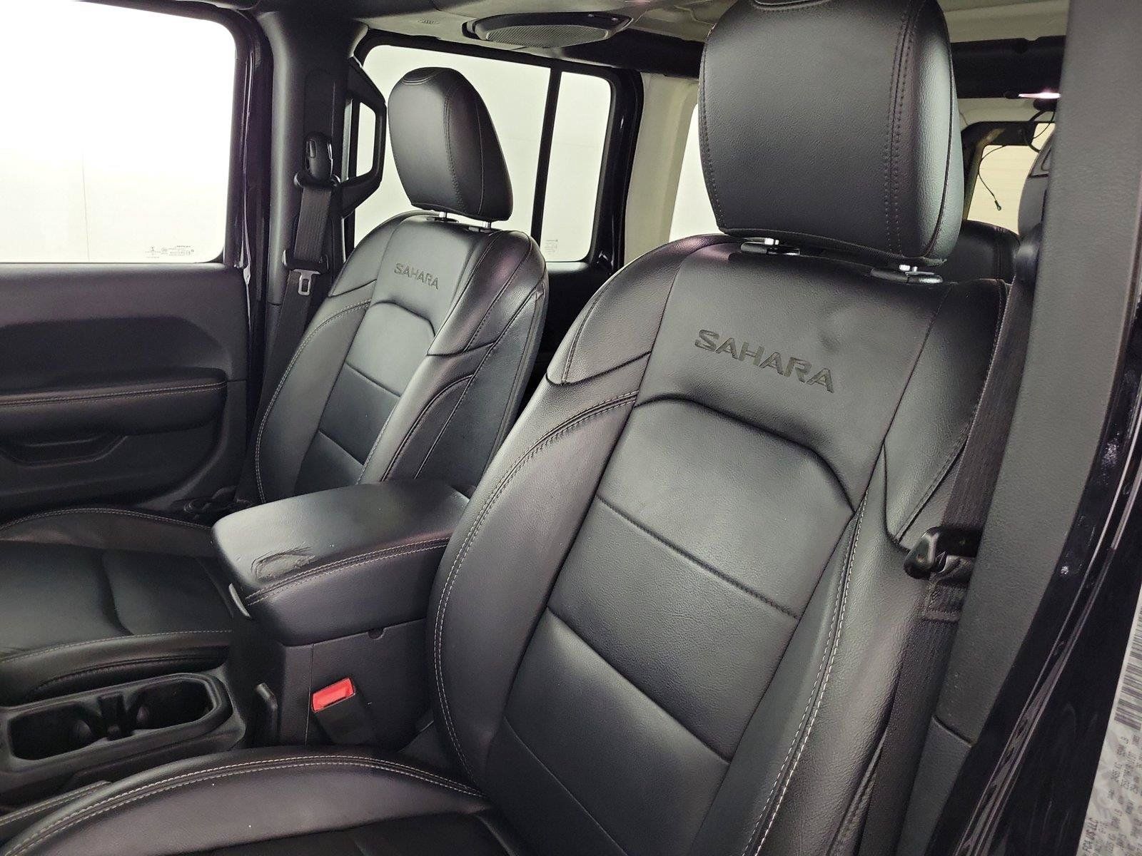 Used 2018 Jeep Wrangler Unlimited Sahara w/ Dual Top Group AWD/4WD image 22