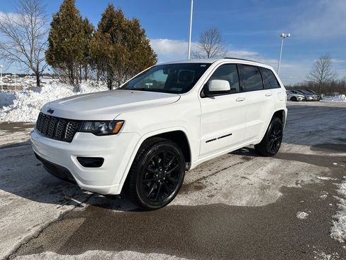 Used 2018 Jeep Grand Cherokee Altitude image 7