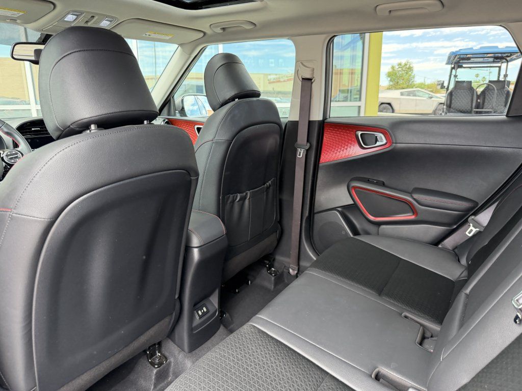 Used 2025 Kia Soul GT-Line w/ GT-Line Technology Package FWD image 34