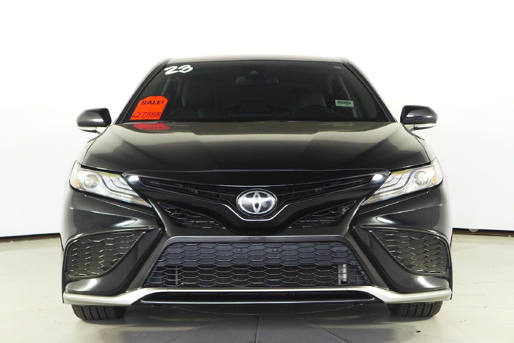 Used 2023 Toyota Camry XSE FWD image 3