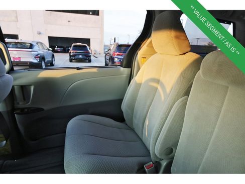 Used 2011 Toyota Sienna LE image 13