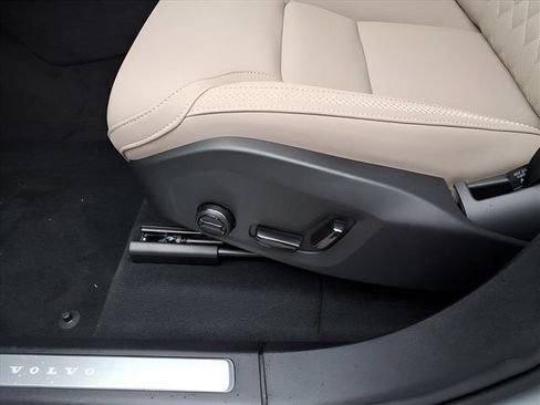 New 2026 Volvo XC90 B6 Plus w/ Protection Package Premier AWD/4WD image 16