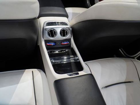 Used 2017 Rolls-Royce Dawn image 30