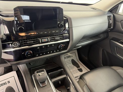 Certified 2023 Nissan Pathfinder SL w/ Lighting Package (N92) image 4