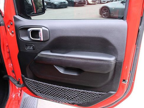 Used 2020 Jeep Wrangler Unlimited Sahara AWD/4WD image 18