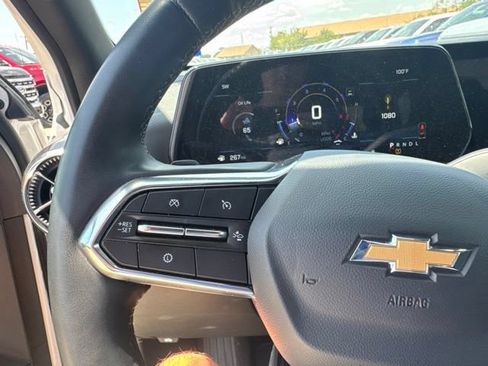 Used 2025 Chevrolet Equinox LT FWD image 17