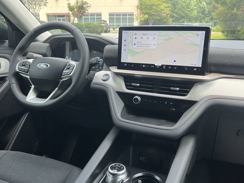 New 2026 Ford Explorer Active RWD image 3