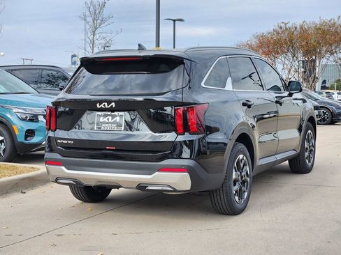 New 2026 Kia Sorento S w/ S Panoramic Sunroof Package FWD image 4