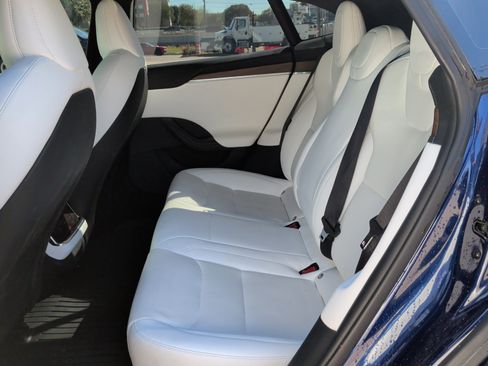 Used 2022 Tesla Model S image 16