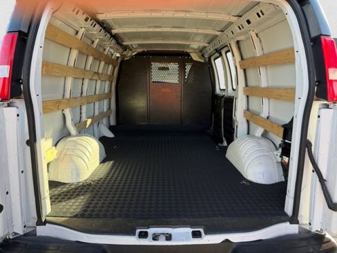 Used 2024 GMC Savana 2500 w/ Driver Convenience Package image 15