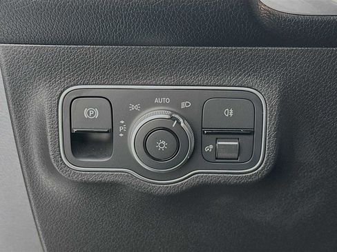 Used 2022 Mercedes-Benz EQB 300 EQB 300 image 13