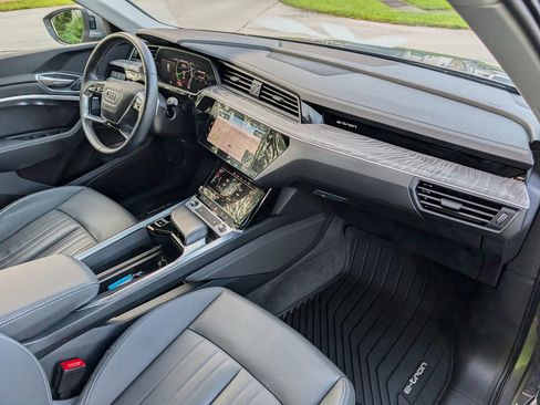 Used 2021 Audi e-tron Premium w/ Towing Package image 72