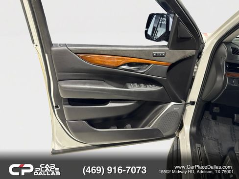 Used 2018 Cadillac Escalade Luxury RWD image 17