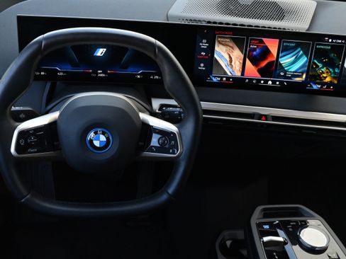 Certified 2025 BMW iX xDrive50 w/ Premium Package AWD/4WD image 16