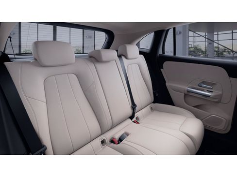 Certified 2023 Mercedes-Benz GLA 250 4MATIC image 35
