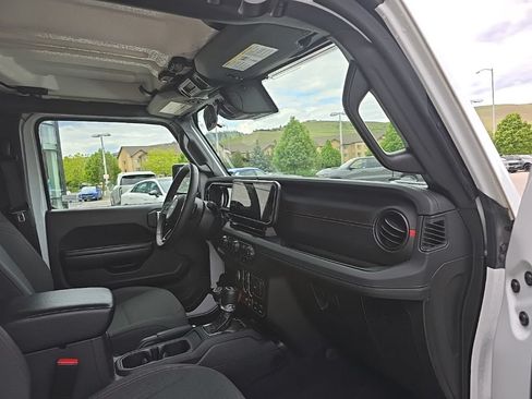 Used 2024 Jeep Wrangler Unlimited Rubicon AWD/4WD image 7
