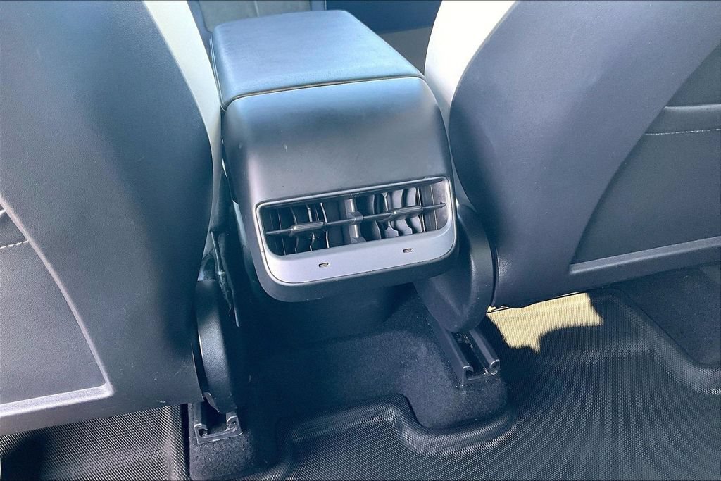 Used 2022 Tesla Model Y Performance AWD/4WD image 10