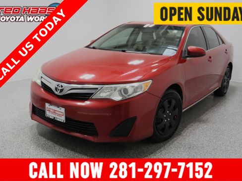 Used 2012 Toyota Camry LE image 1
