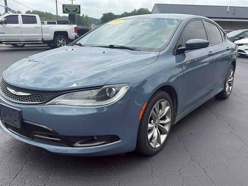 Used 2015 Chrysler 200 S FWD image 4