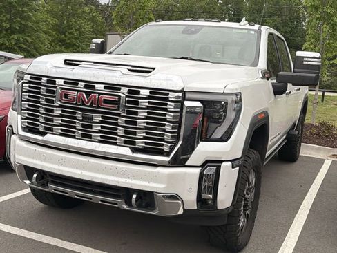 Used 2024 GMC Sierra 2500 Denali w/ Denali Reserve Package AWD/4WD image 3