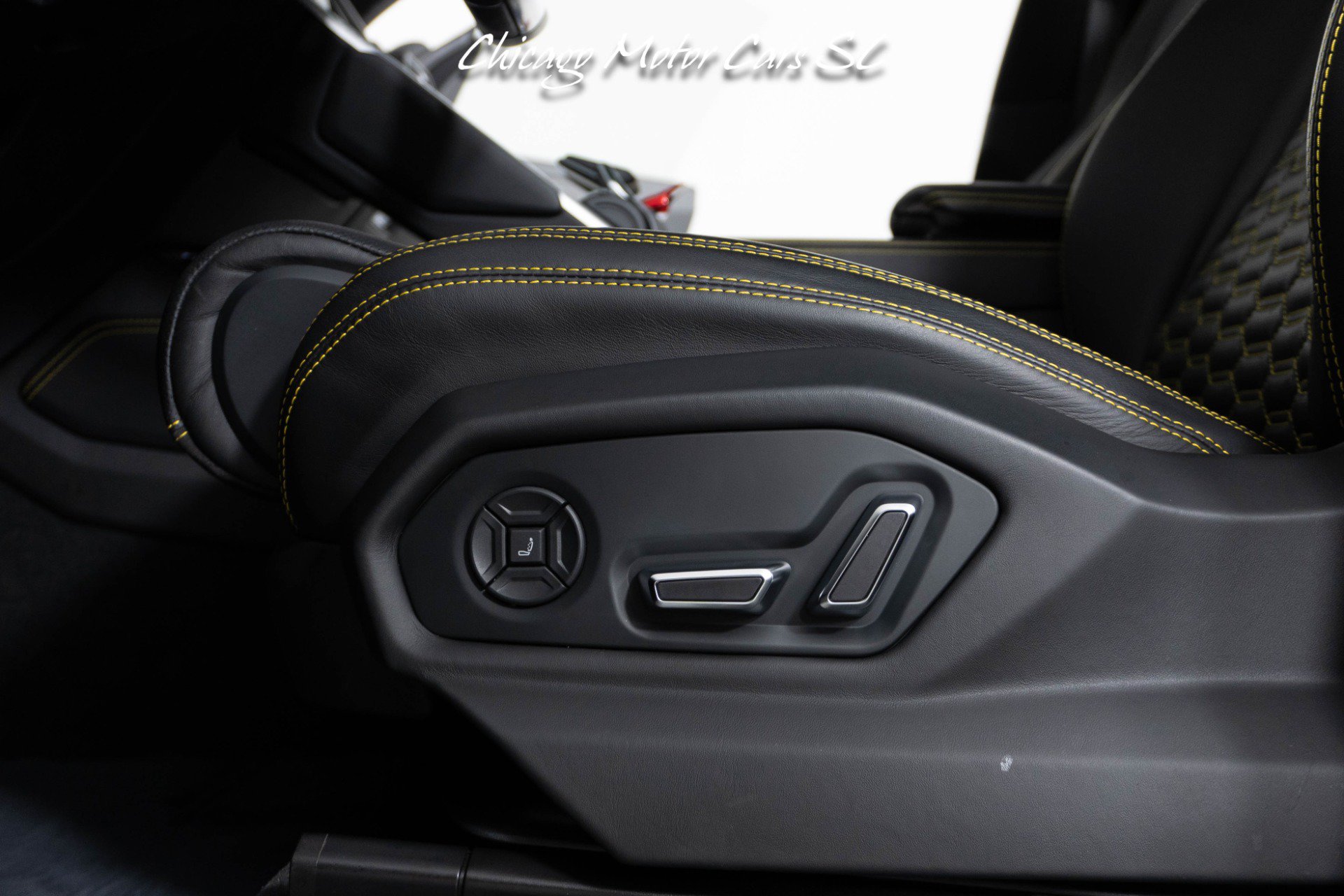 Used 2021 Lamborghini Urus AWD/4WD image 36