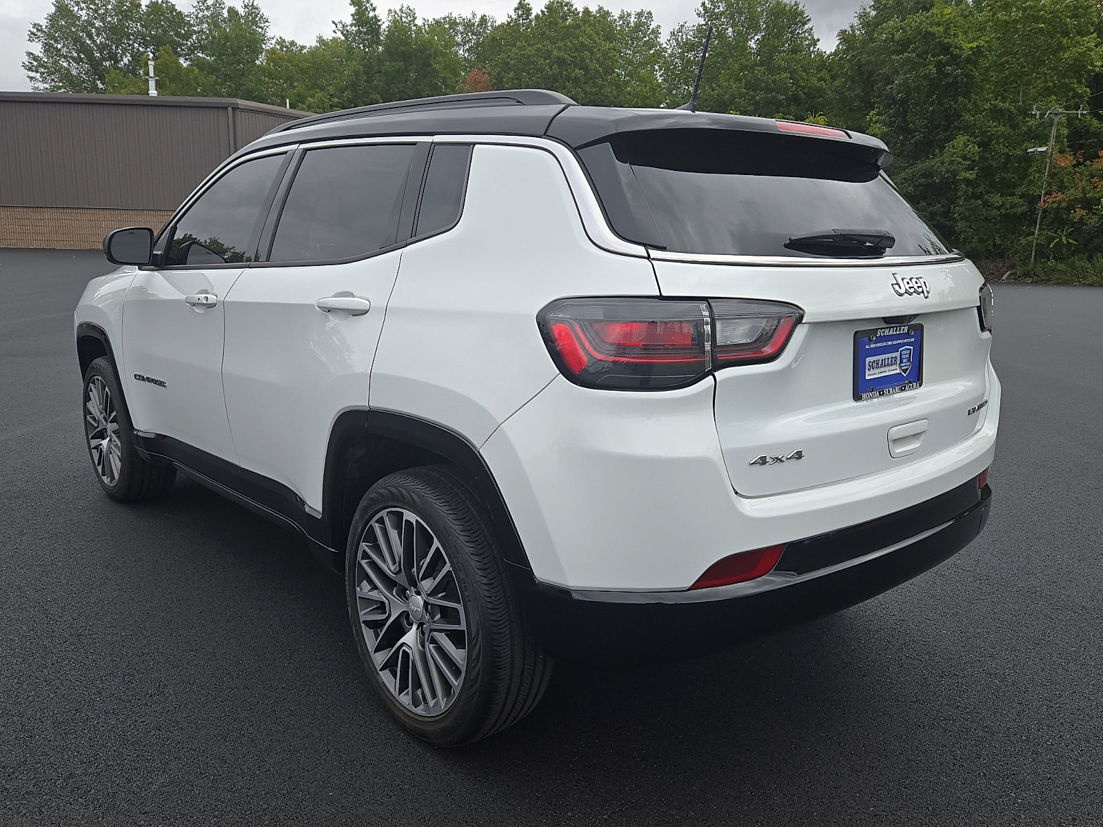 Used 2022 Jeep Compass Limited w/ Elite Group AWD/4WD image 4