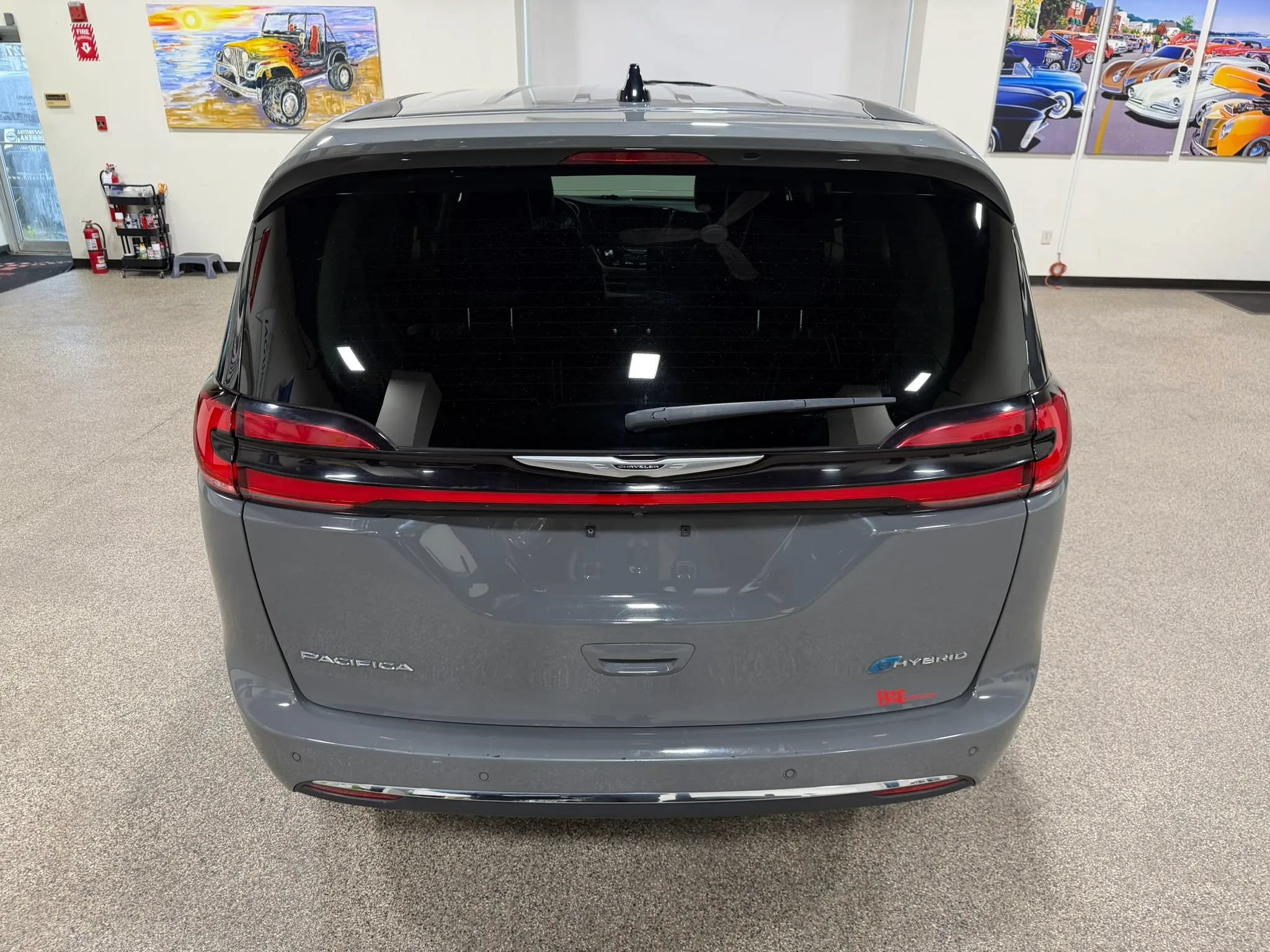 Used 2023 Chrysler Pacifica Touring-L FWD image 17